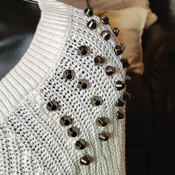 Express Women's Sm Cream Colored Sweater W) Studded Shoulders Edgy - Picture 2 of 7